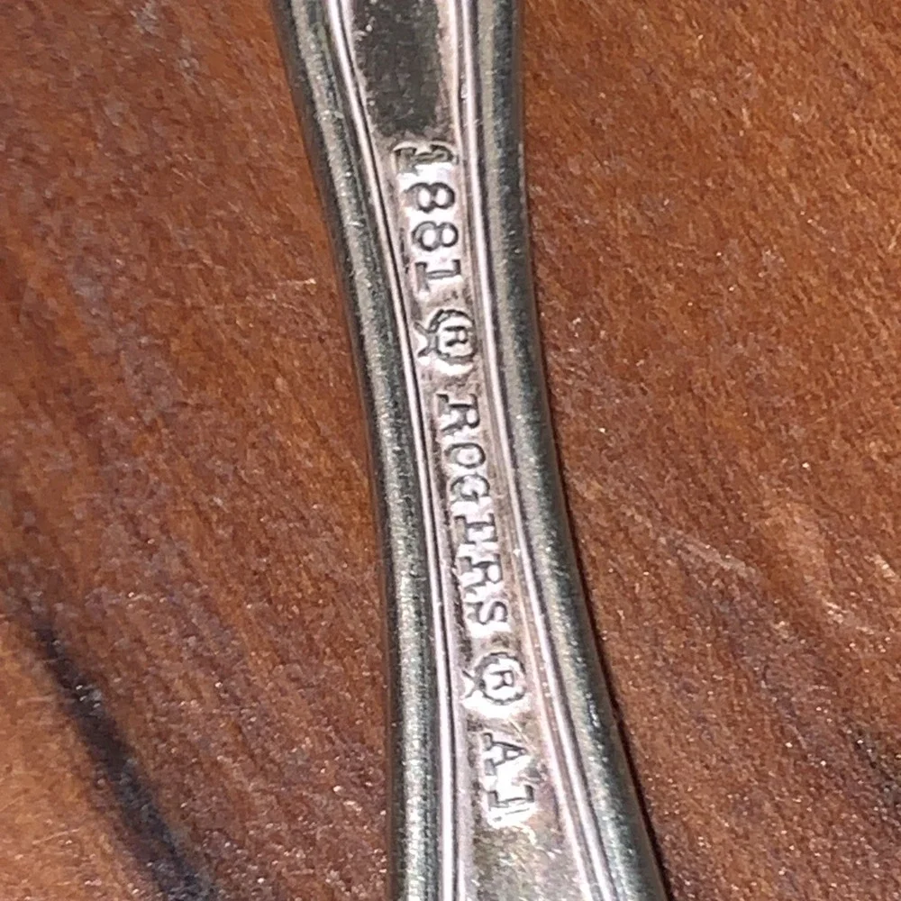 1881 Rogers A1 1908 La Vigne Grape Pattern Silver Plate 6 Dinner Forks 7 3/8
